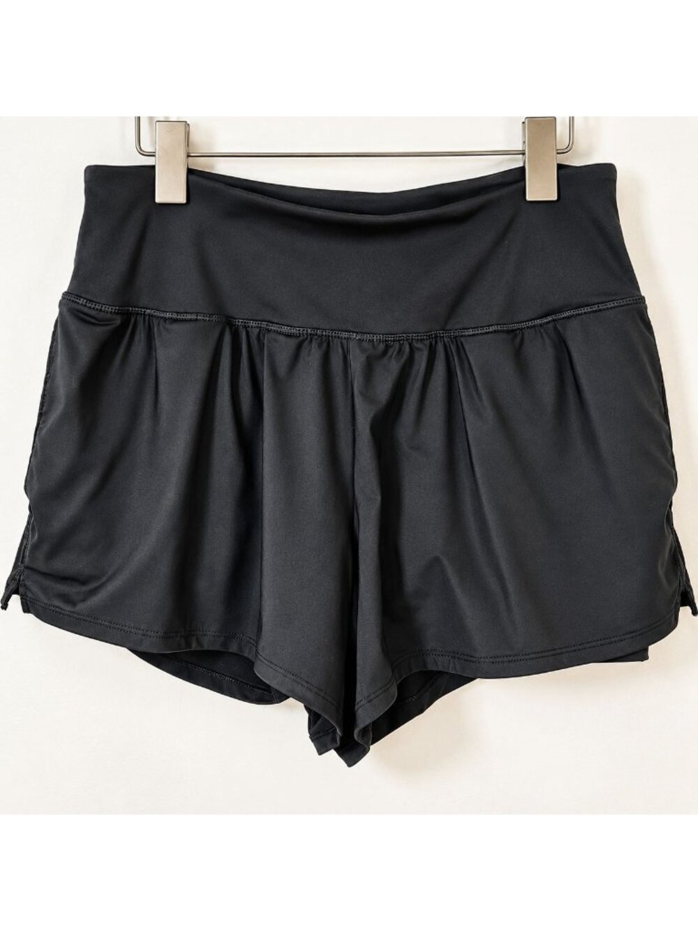 Spyder Active Womens Black 2-in-1 Running Shorts High Rise Lined Pockets Sz L